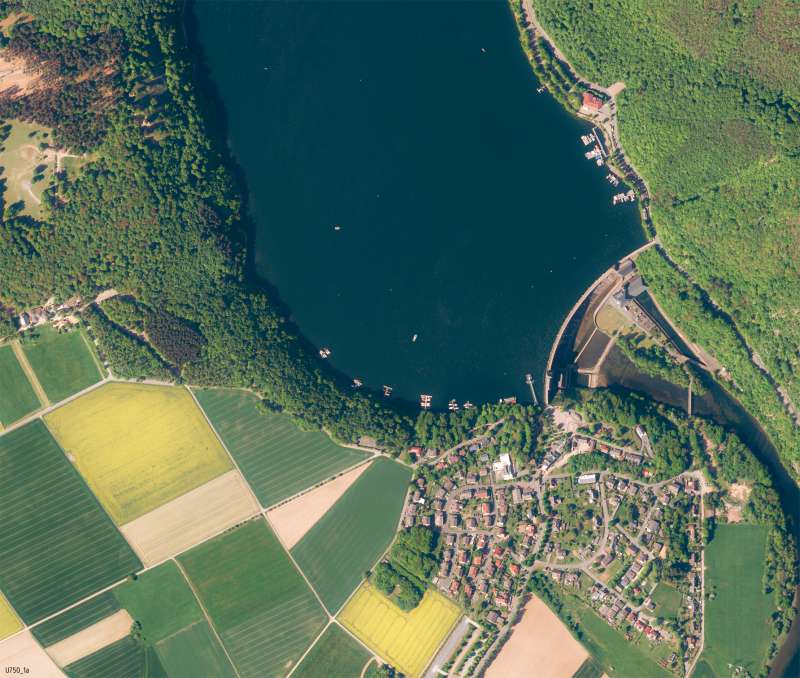Edersee | Luftbild der Talsperre | Edersee - Karte, Luftbild und Maßstab | Karte 12/1